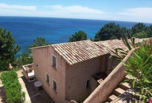 Mini villa in Tarco in a residence facing the sea.
Located on a small hill...