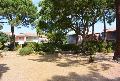 Mini-villa comfortably equipped for up to 4 people. Located in a quiet,...