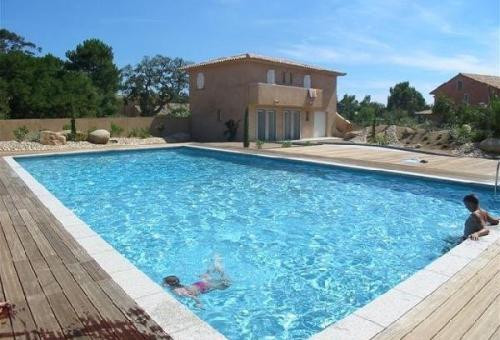 This beautiful villa located 8 km north of Porto-Vecchio, in the Domaine de...