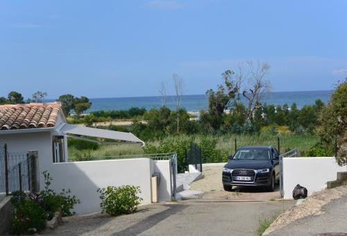 Privileged location for this villa, located in Solenzara, with sea...