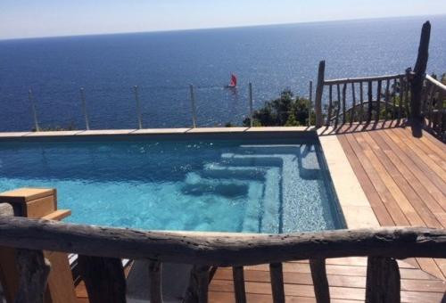 The villa "Alicia" that can accommodate 5-6 persons is a Fautea between...