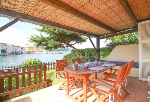 In a calm and residential area, close to the small beach of Port Grimaud...