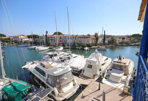 In a residential area of Port Grimaud, 1 bedroom flat for 2/3 persons with...