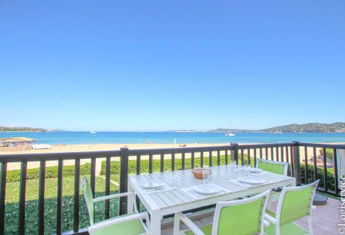 Close to the shops and restaurants of Port Grimaud I, nice 2 bedrooms flat on...