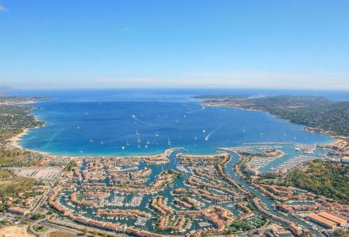 On the beach of Port Grimaud, holiday rental 1 bedroom flat on the ground...