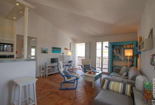 In a secure area close to the small beach of Port Grimaud II, 2 bedrooms...