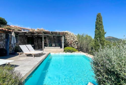 Beautiful sheepfold for 4 people located on the heights of Porto-Vecchio...