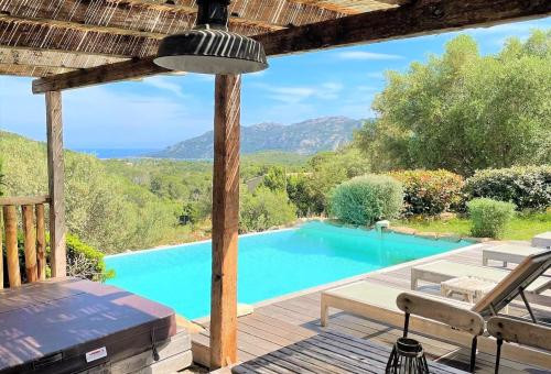 Magnificent sheepfold for 4 people located on the heights of Porto-Vecchio...