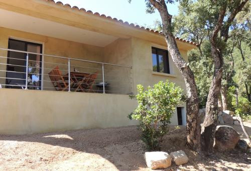 Lovely two bedroom mini-villa located in the heart of the village of Conca,...