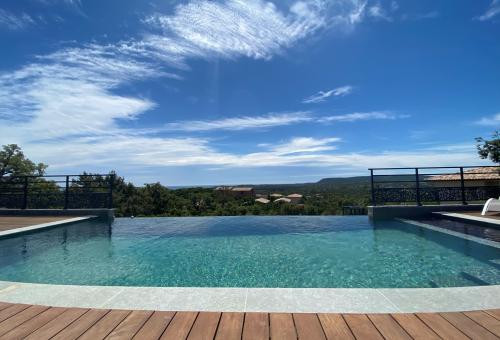 Superb new and bright villa of approximately 170 m2, offering a splendid view...