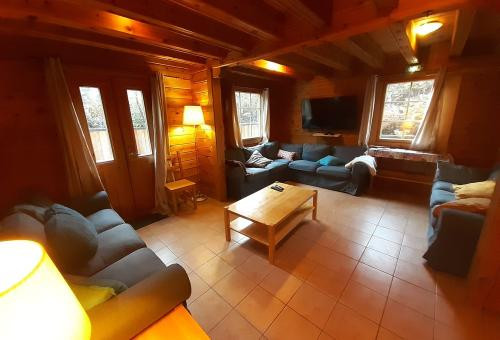 Spacieux chalet traditionnel à environ 250 mètres des pistes, du centre de La...
