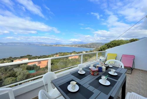 Close to the beach l'Isobella, spacious apartment with a large terrace and a...