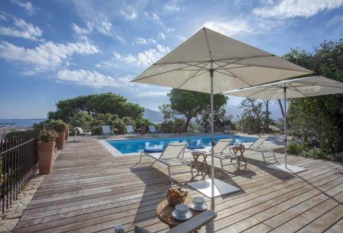 Villa in Calvi with warmed swimming pool, garden,  sea view near the beach.