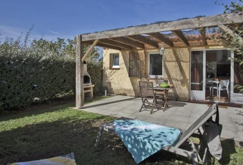 location pour 2 personnes  Amarylis à Calvi avec jardin, piscine, barbecue