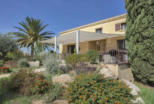 Appartement de vacances Arbousier  à Calvi piscine chauffée partagée bbq