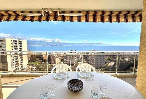 Located On The Heights Of Ajaccio City Center, In The Heart Of A Residential...