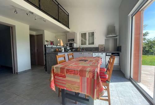 House close to all amenities and 8 km from the magnificent beach of...