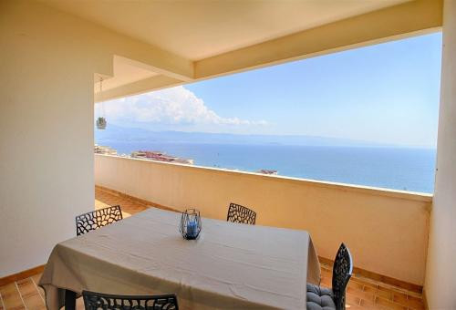 Apartment with an outstanding view of the Golfe