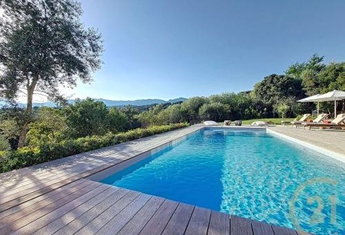 In a private domain, ideally located to discover Porto Vecchio and its nice...