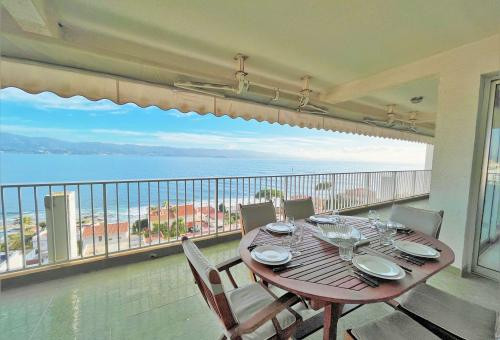 Terrace and wonderful view of the sea.