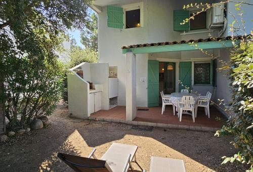 Comfortable mini-villa, in duplex, located at only 250m from the magnificent...