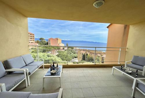 Nice apartment with terrace and beautiful sea view