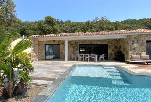 Pretty sheepfold style villa with swimming pool and mountain view located in...