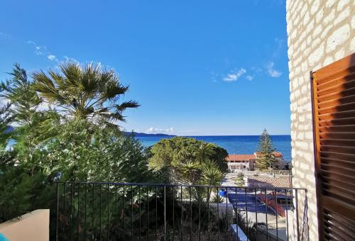 Duplex in a quiet residence, 100m from Saint Florent beach.