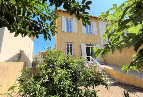 Lovely house in the city center of Ajaccio close to shops and beach