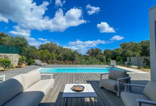 Villa with Saint Cyprien's beach 2km away.