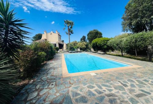 Calvi (2B) 4-room villa with swimming pool - 130 m² - up to 6 people 