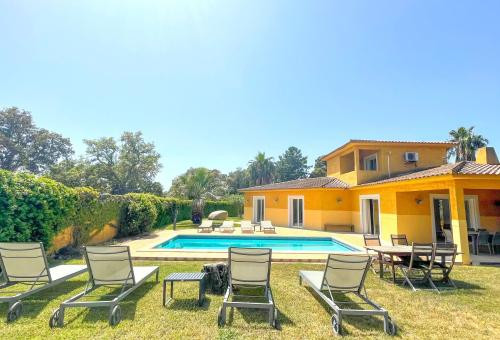 Charming villa with 4 bedrooms.