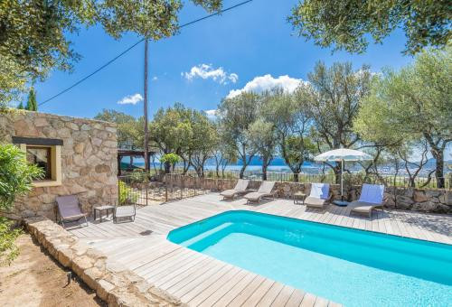 With panoramic views over the Gulf of Porto-Vecchio