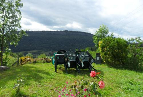 Installée dans la vallée de la Dordogne, aux confins de la Corrèze et du...