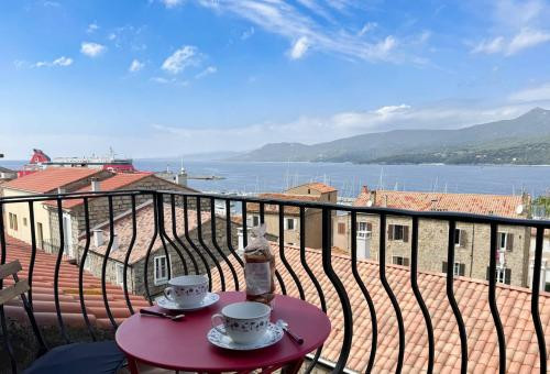 Apartment 2 bedrooms with stunning sea views in the city centre - Propriano