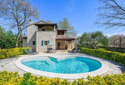 Villa Elaya with private pool in Tinjan, Istria