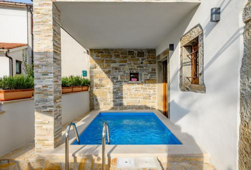 Casa Piccola Leona with pool in Groznjan