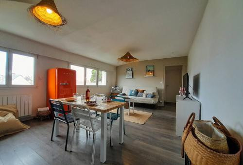Carnac, Grande Plage & shops closeby, lovely 2-room apartment. Free Wifi